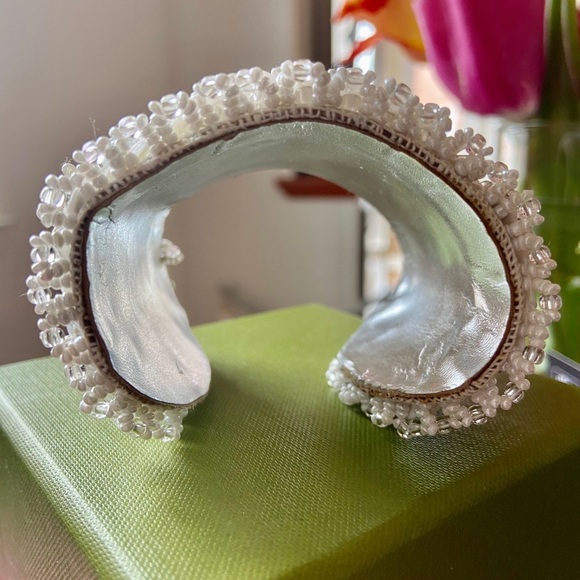 Off white Beaded cuff bracelet - Picture 8 of 8
